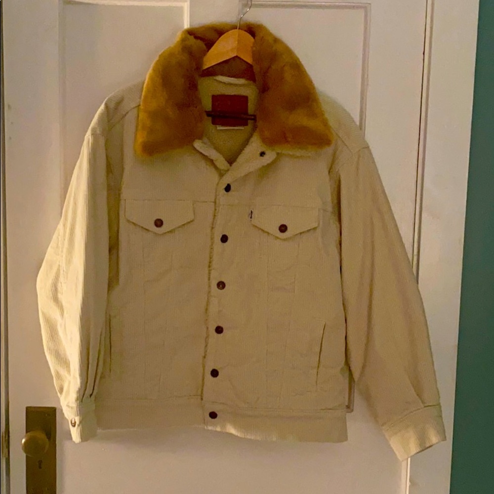 Levi’s Sherpa removal collar